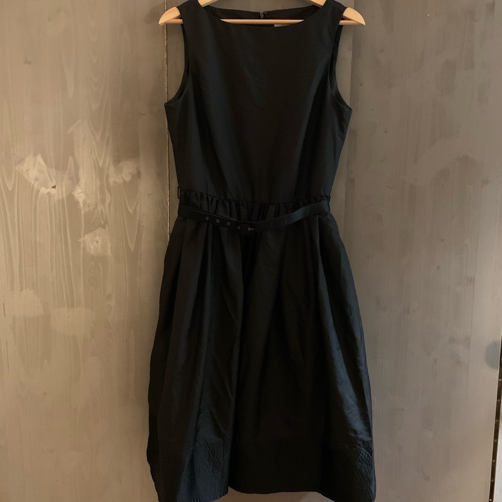isaac mizrahi black belted dress with pockets. like new!